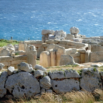 Nuove metodologie per valutare la risposta strutturale dei monumenti megalitici. L’esperienza del tempio di Mnajdra (Malta).